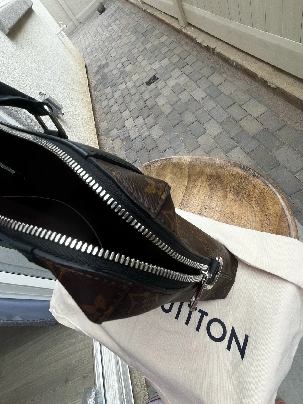 ✨Authentic✨ Louis Vuitton Porte-Documents Jour – Monogram & Black Leather